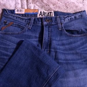 NWT Mens Ariat jean size 32/32, relaxed fit.